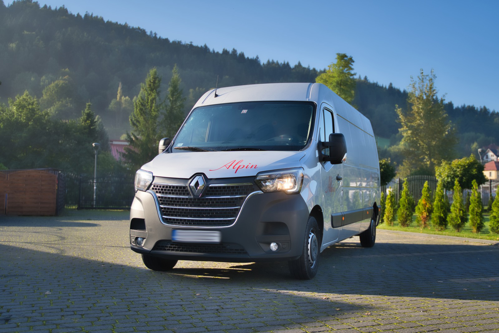 Bus towarowy Renault Master | Wypożyczalnia Busów Alpin