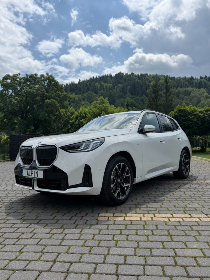 BMW X3 xDrive 2026 2.0 benzyna - przód SUV-a premium do wynajmu w Alpin Wypożyczalnia