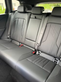 Tylne siedzenia BMW X3 xDrive 2026 - komfortowe miejsca dla pasażerów