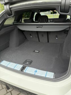 BMW-X3-Drive-2L-Diesel-Alpin-wypozyczalania-samochodow-osobowych (2)